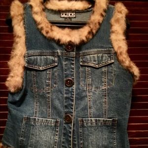 Jean vest with cheetah print fur